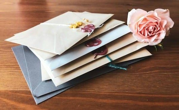 Créer une carte de vœux qui captive : Conseils et idées originales