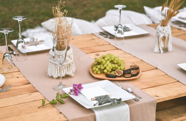 Comment Décorer une Table de Fête Comme un Professionnel